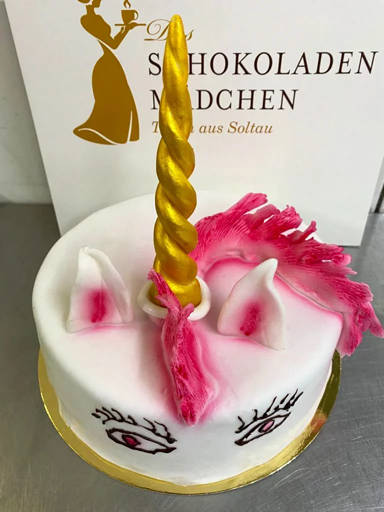 Einhorn-Torte mit Goldhorn – Konditorei Das Schokoladenmädchen Soltau