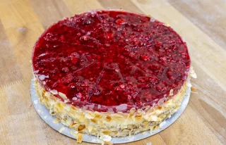 Himbeer-Joghurt-Torte – Konditorei Das Schokoladenmädchen Soltau
