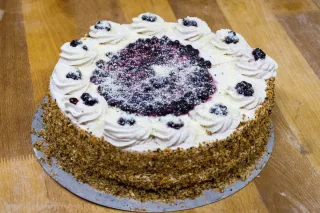 Heidelbeer-Sahne-Torte – Konditorei Das Schokoladenmädchen Soltau