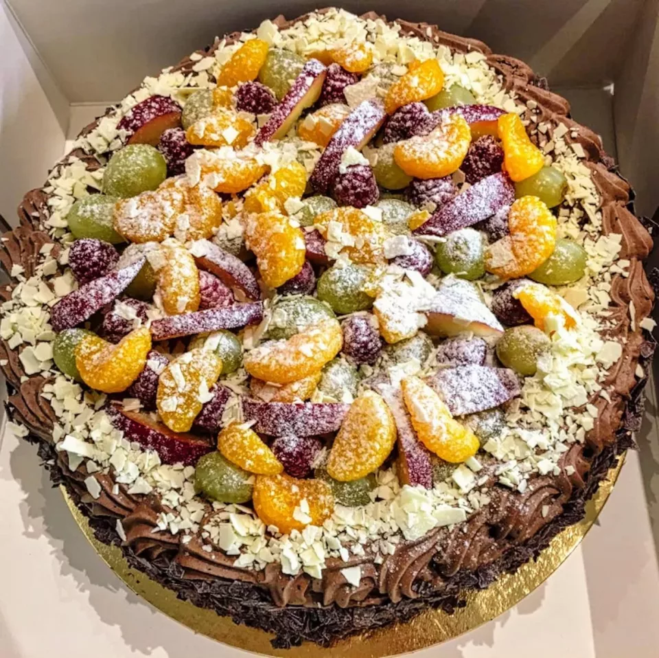 Schoko-Torte mit frischen Früchten – Konditorei Das Schokoladenmädchen Soltau